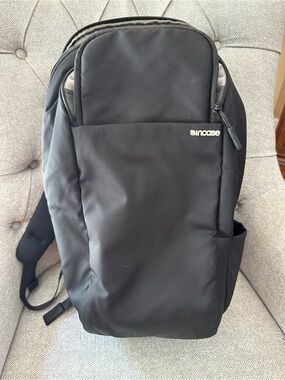 Incase Black Minimalist Camera Bag